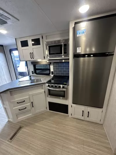 New 2022 Palomino Puma XLE Lite 30DBSC — photo 3