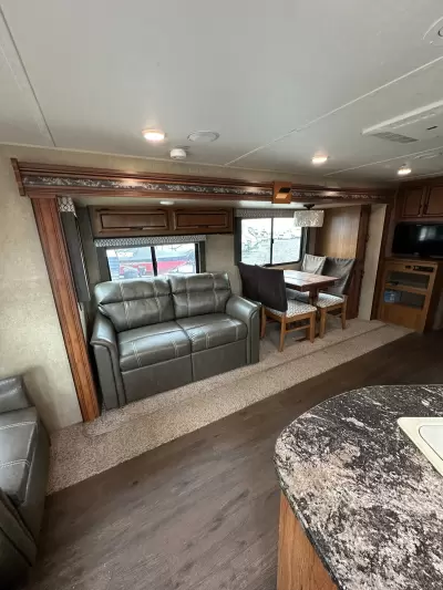 New 2017 StarCraft   Launch Ultra Lite 26 RLS — photo 12