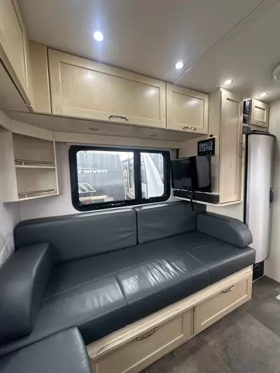 New 2020 Pleasure-Way Plateau XLTD — photo 4