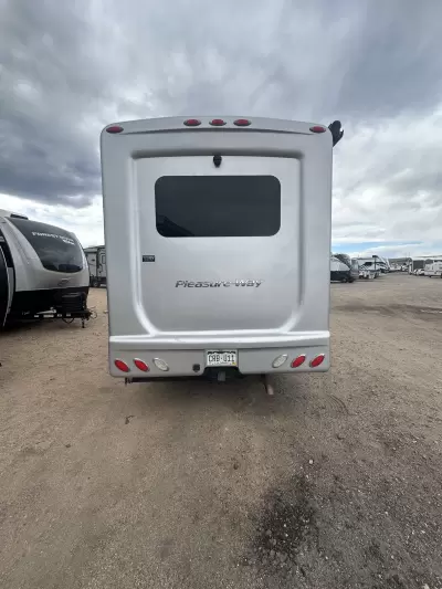 New 2020 Pleasure-Way Plateau XLTD — photo 6