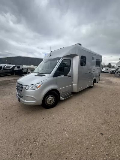 New 2020 Pleasure-Way Plateau XLTD — photo 8