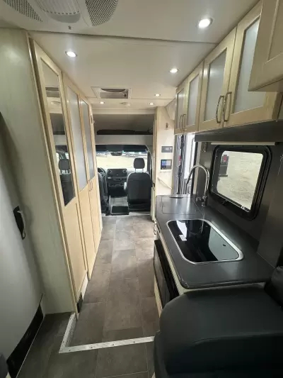 New 2020 Pleasure-Way Plateau XLTD — photo 9