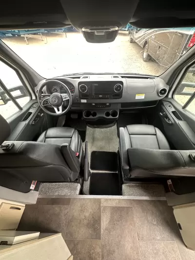 New 2020 Pleasure-Way Plateau XLTD — photo 10
